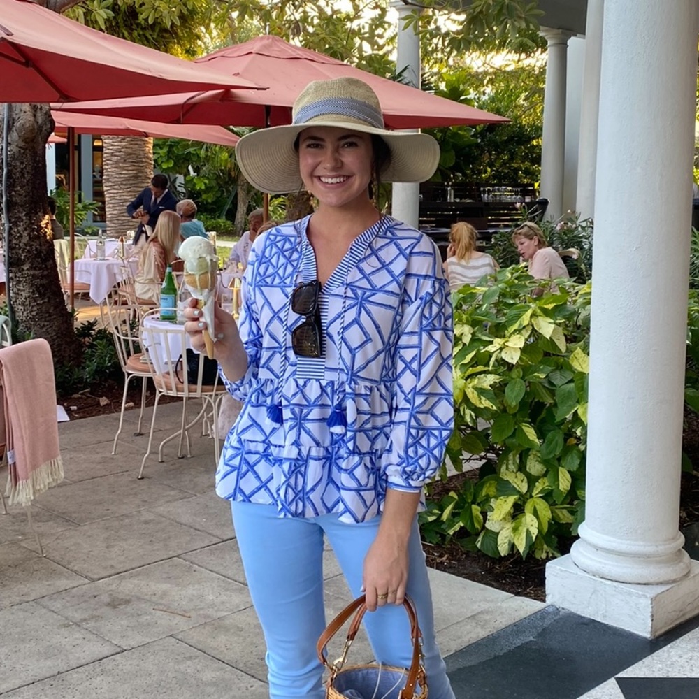 Vineyard Vines Blue and White Top XXS